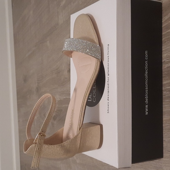 BNIB De Blossom Collection Ankle Strap Rhinestone Block Heel Sandals - Picture 2 of 9